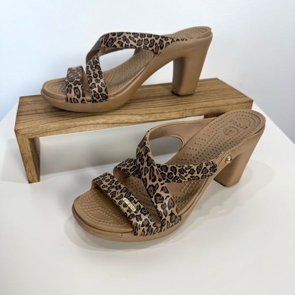 CROCS Cyprus IV Tan Leopard Print Heeled Sandals - Picture 9 of 12